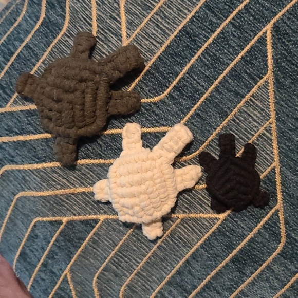 Hand crafted macrame turtles - Picture 2 of 5